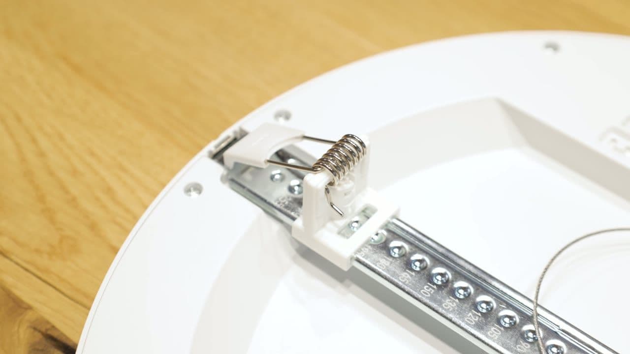 DOTLUX LED-Downlight UNISIZEevo, Montage in einer abgehaengten Decke